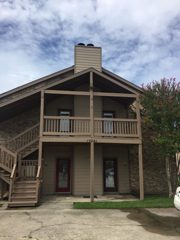 Front of Building - 15261 Jones Creek Village Ave (Baton Rouge, LA)