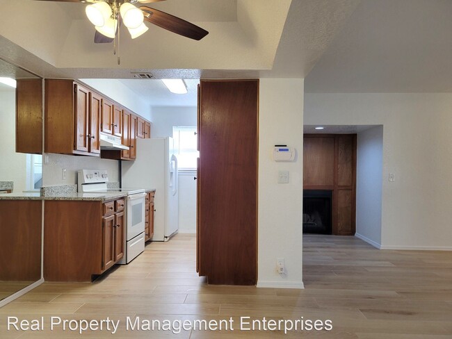 Building Photo - 1 br, 1 bath House - 11409 Springhollow Rd...