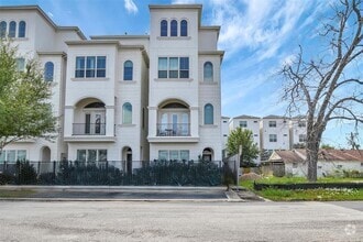 Building Photo - 4015 Lillian St