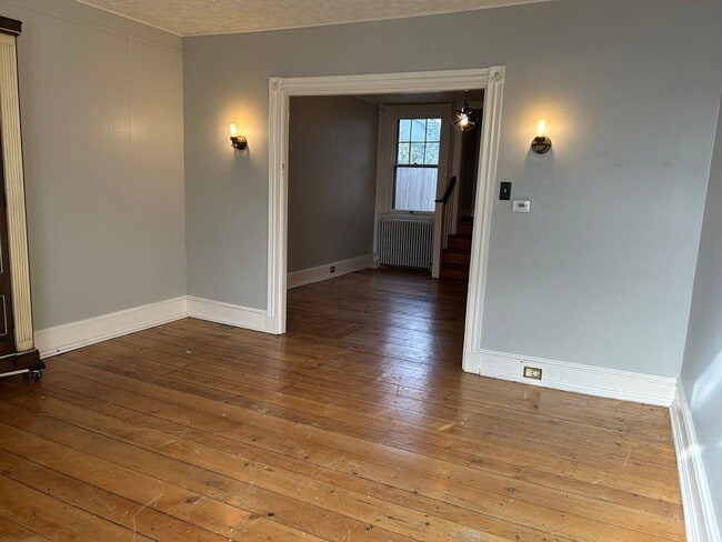 Building Photo - Cozy 2-Bedroom Home with Bonus Rooms in Lancaster - Private Backyard!