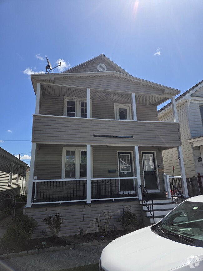 Building Photo - 1110 6th Ave