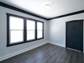 Building Photo - 5004 W Armitage Ave