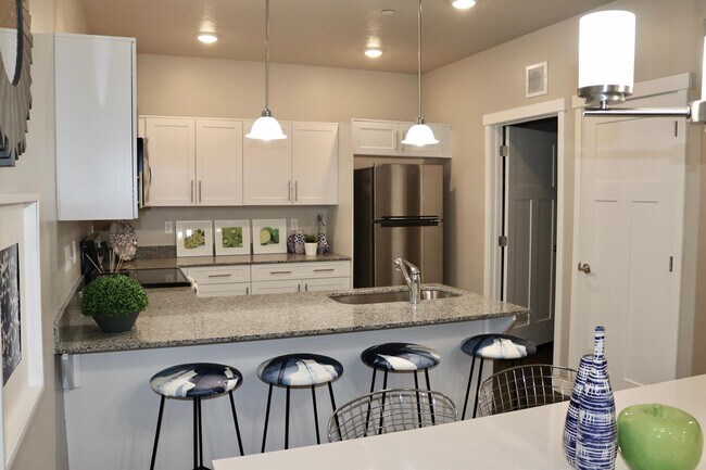 Foto del edificio - 651 E 180 N