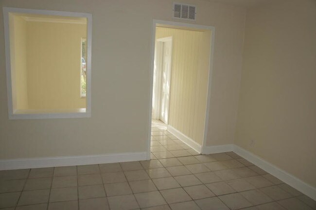 Building Photo - 1820 NW 15th Vista