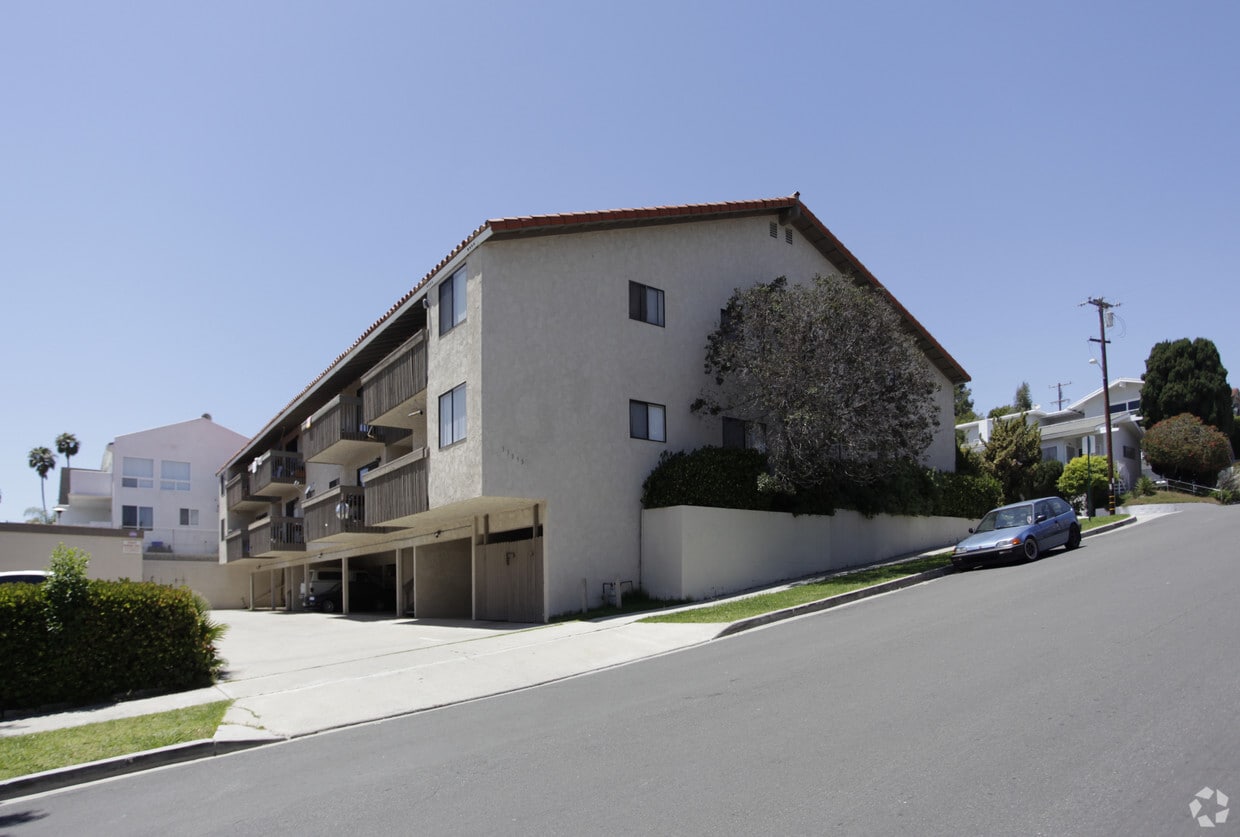 Building Photo - 33895 Silver Lantern St