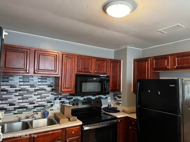 Foto del edificio - 1138 E 19th St