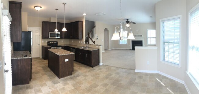 Foto del edificio - 12 Loyalist Rd