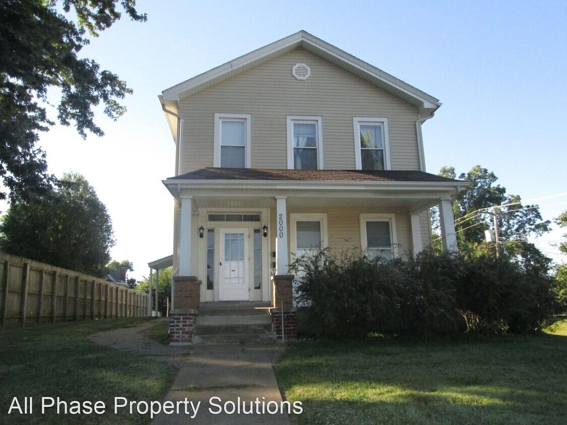 Primary Photo - 2000 Oak St