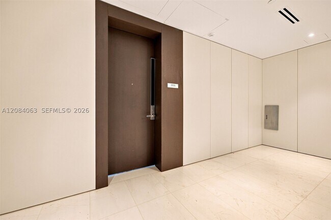 Foto del edificio - 300 Biscayne Blvd