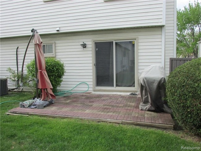 Building Photo - 2929 Roundtree Dr