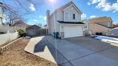 Building Photo - 1270 E 3075 N