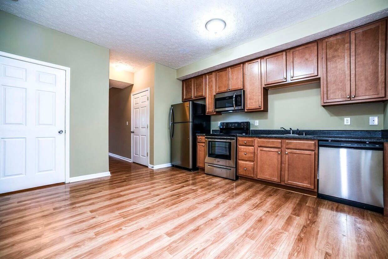 Foto principal - 103 Silver Creek Ct