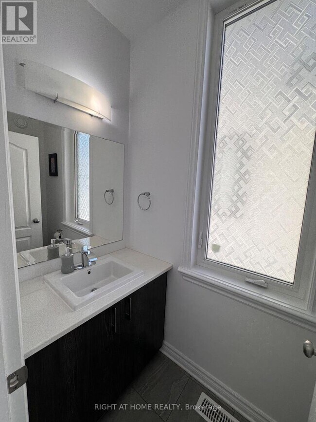 Photo du bâtiment - 231 Osterley Wy