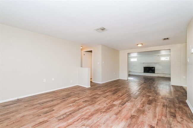 Building Photo - 1050 Normandy Blvd
