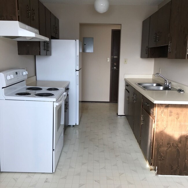 Building Photo - 3 Bed 1 Bath Unit in Red Deer, AB