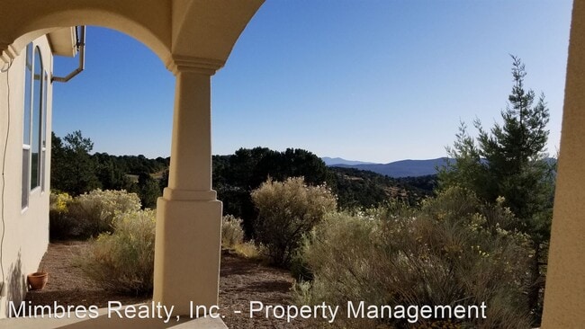 Foto del edificio - 3 br, 2 bath House - 4520 N Swan St