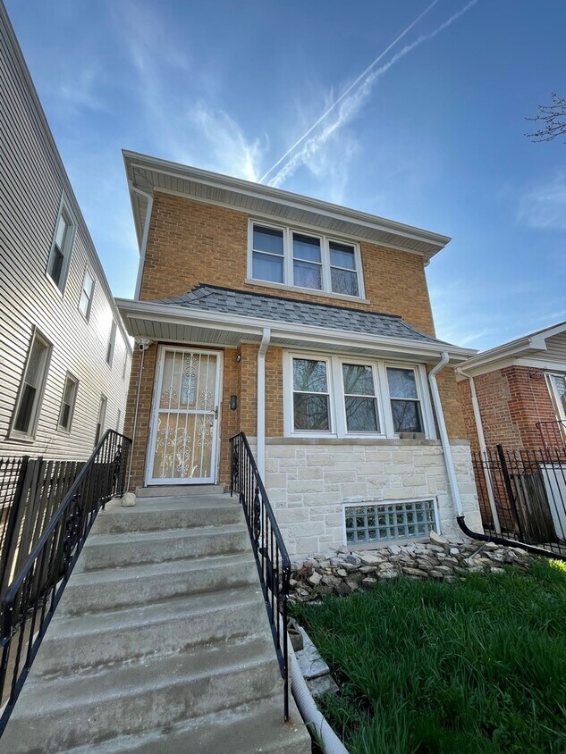 2241 N Austin Ave, Chicago, IL 60639 House Rental in Chicago, IL