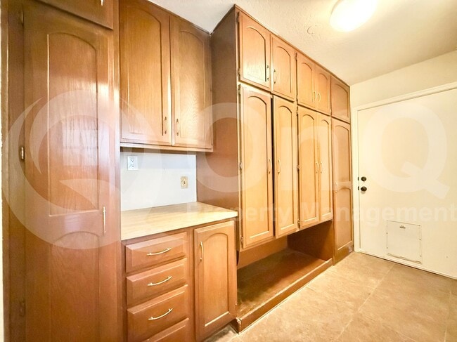 Building Photo - 5539 E Bloomfield Rd