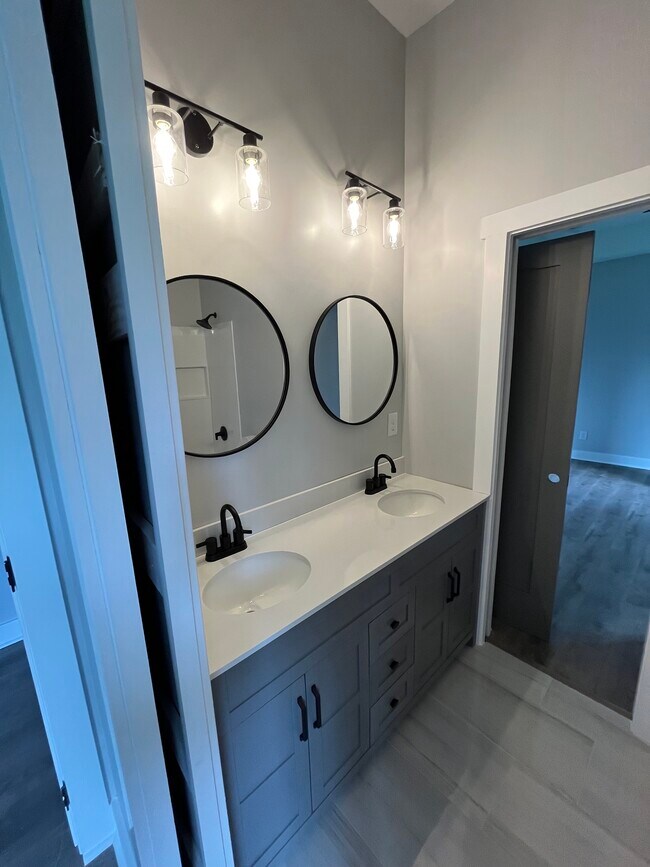 Foto del edificio - 842 White St SW