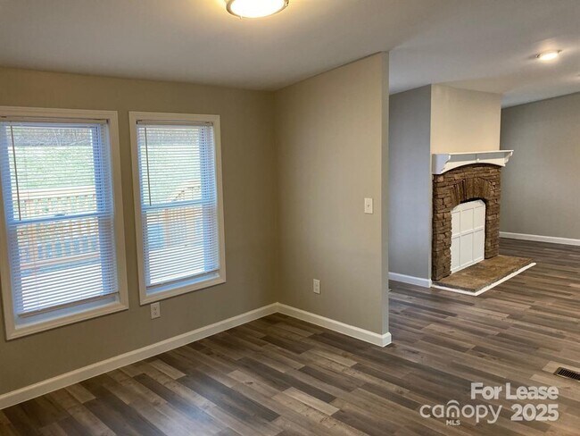 Foto del edificio - 1030 McKay Rd