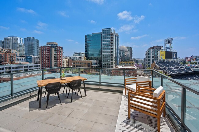 Foto del edificio - Stunning Legend Condo with Huge Patio Look...