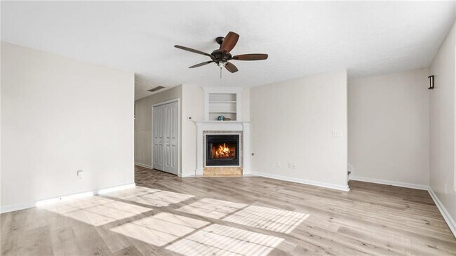 Foto del edificio - 6275 Akins Way