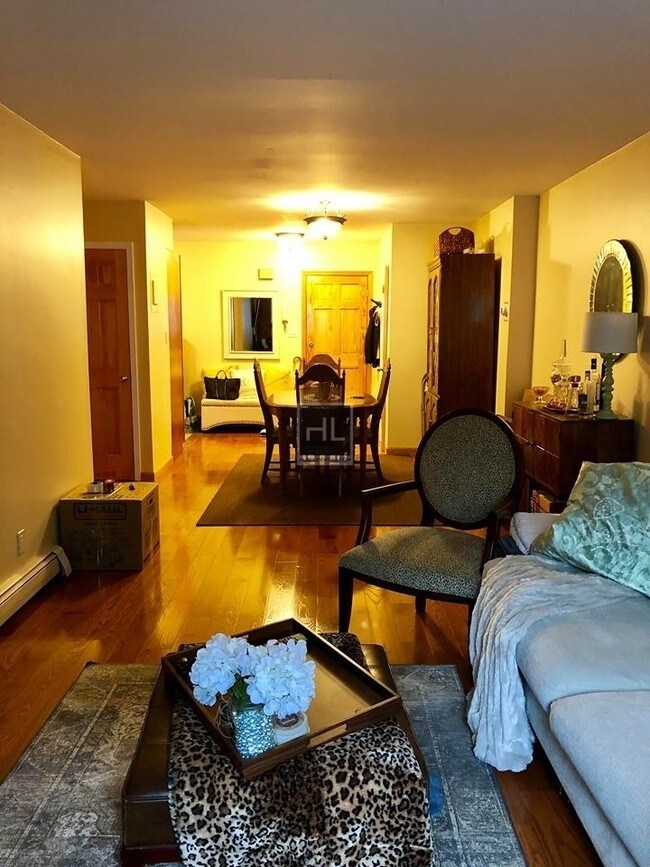 Building Photo - 1 bedroom Astoria