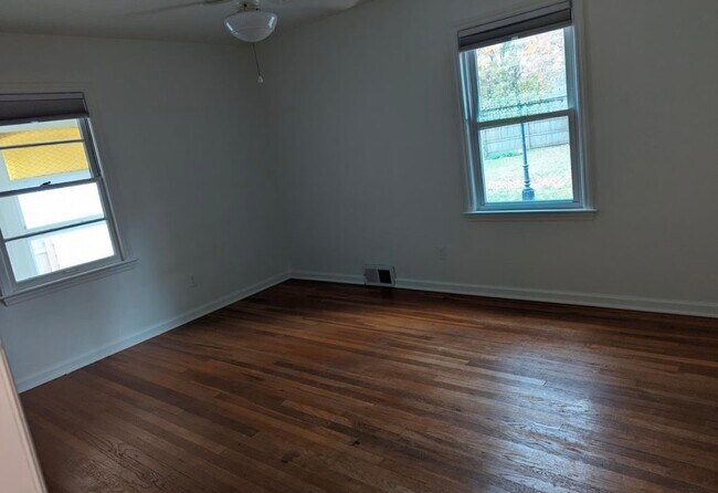 Foto del edificio - 750 Elm Ct