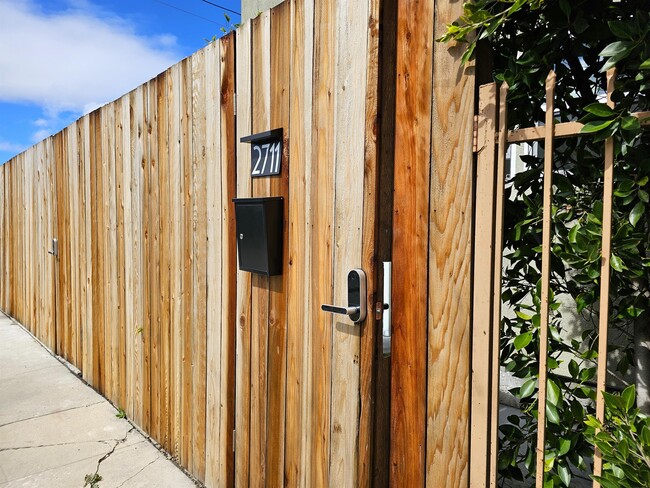 Foto del edificio - 2711 W 60th St