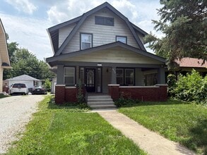 Building Photo - 6039 E Lowell Ave