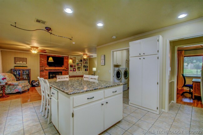 Foto del edificio - 4622 Barlow Dr
