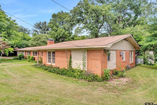 Building Photo - 3216 Hallmark Pl