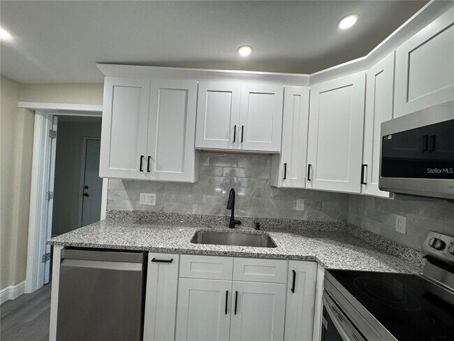 Foto del edificio - 7039 Lenox Dr