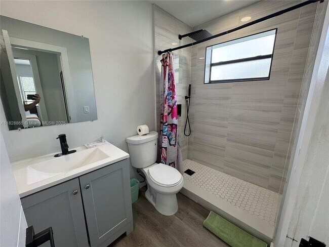 Foto del edificio - 584 NW 30th St