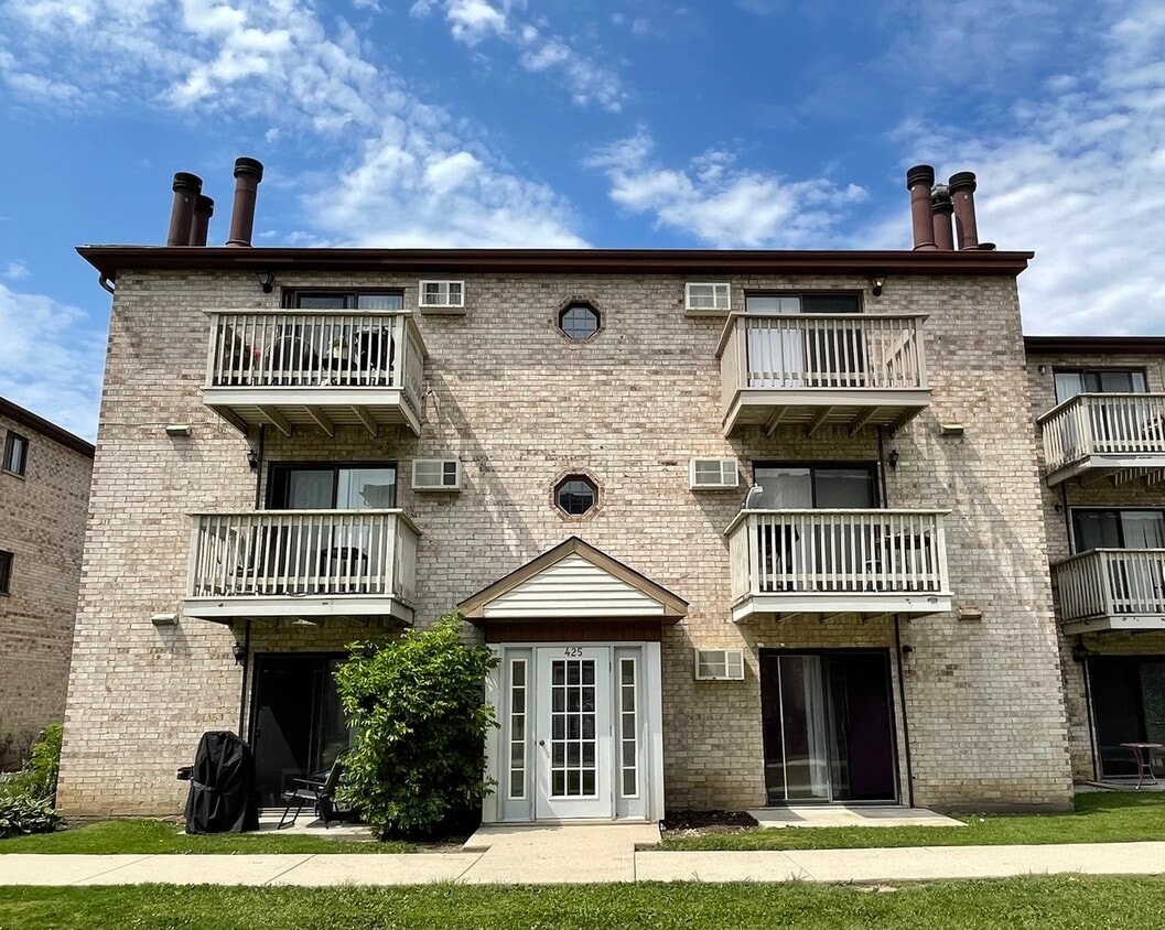 425 E Osage Ln, Palatine, IL 60074 House Rental in Palatine, IL