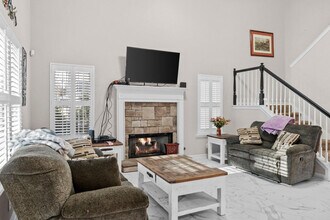 Building Photo - 66 Woodmont Ln