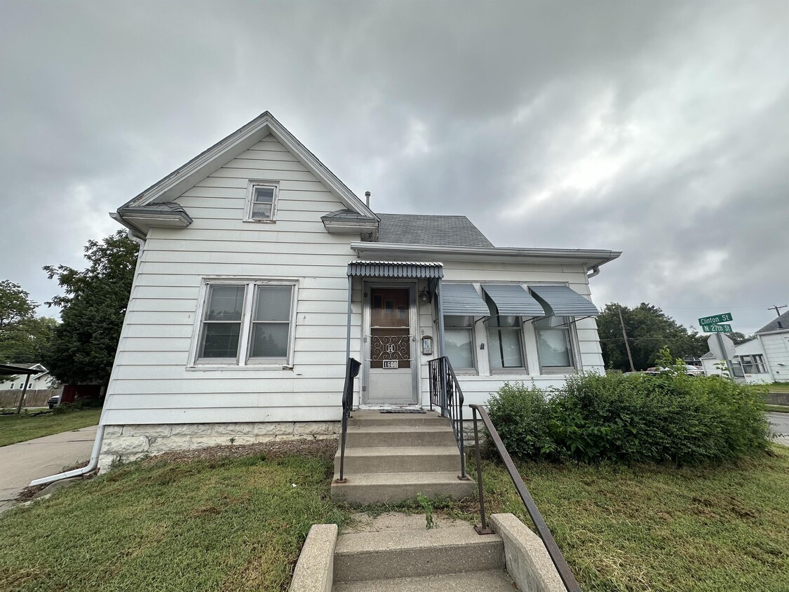 Primary Photo - 1600 N 27th St