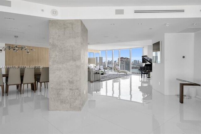Foto del edificio - 300 South Pointe Dr