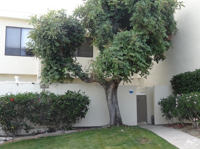 Building Photo - 48952 Desert Flower Dr