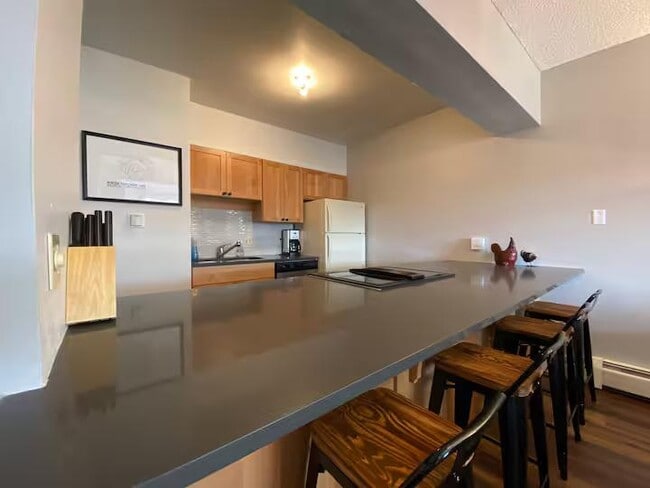 Building Photo - 203 E Meadow Mile