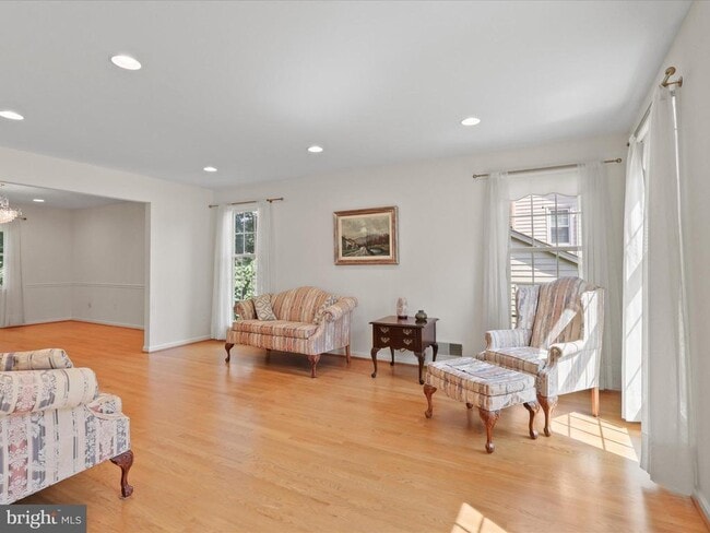 Building Photo - 9715 Ceralene Dr