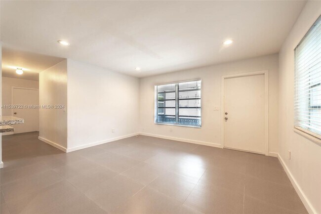 Foto del edificio - 2933 SW 24th Ter