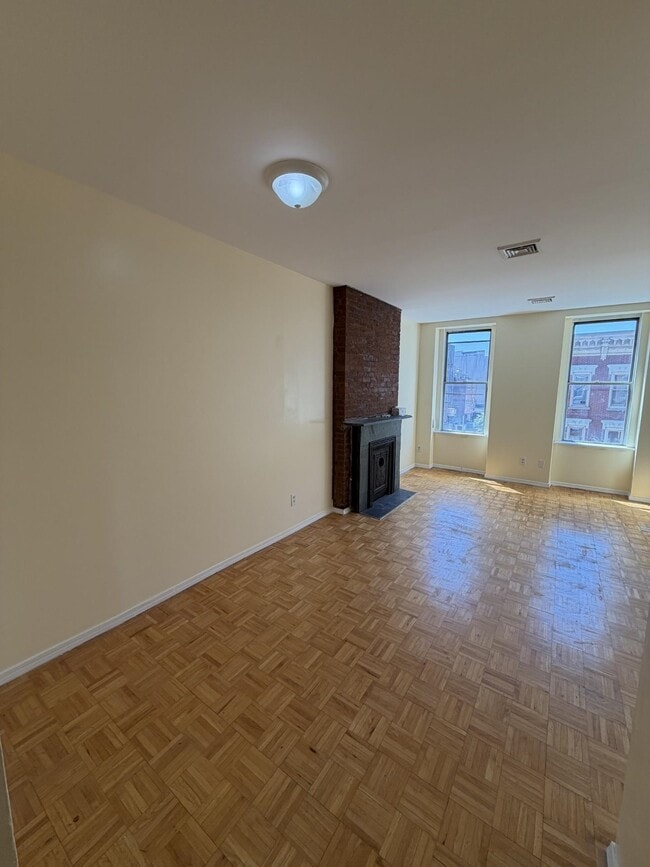 Building Photo - 348 Grove St