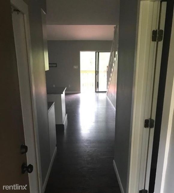 Primary Photo - 1 br, 1 bath Condo - 3033 Huntleigh Dr