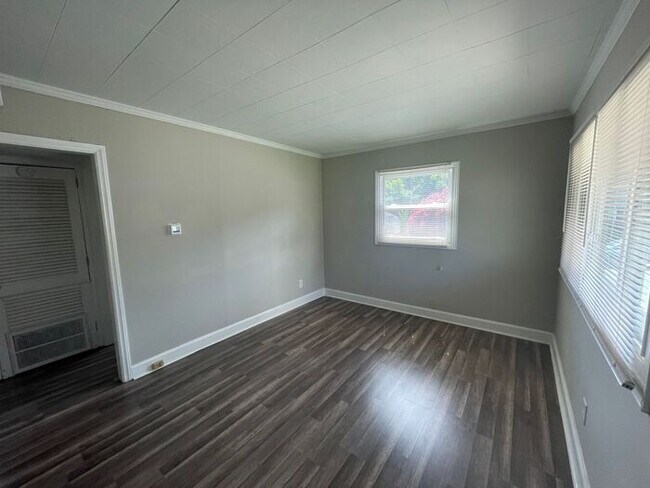 Foto del edificio - Welcome to Queen's Gate Apts. 2 BR / 1 BA
