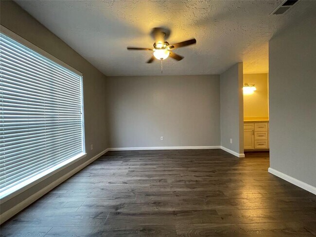 Building Photo - 9514 Homeland Dr