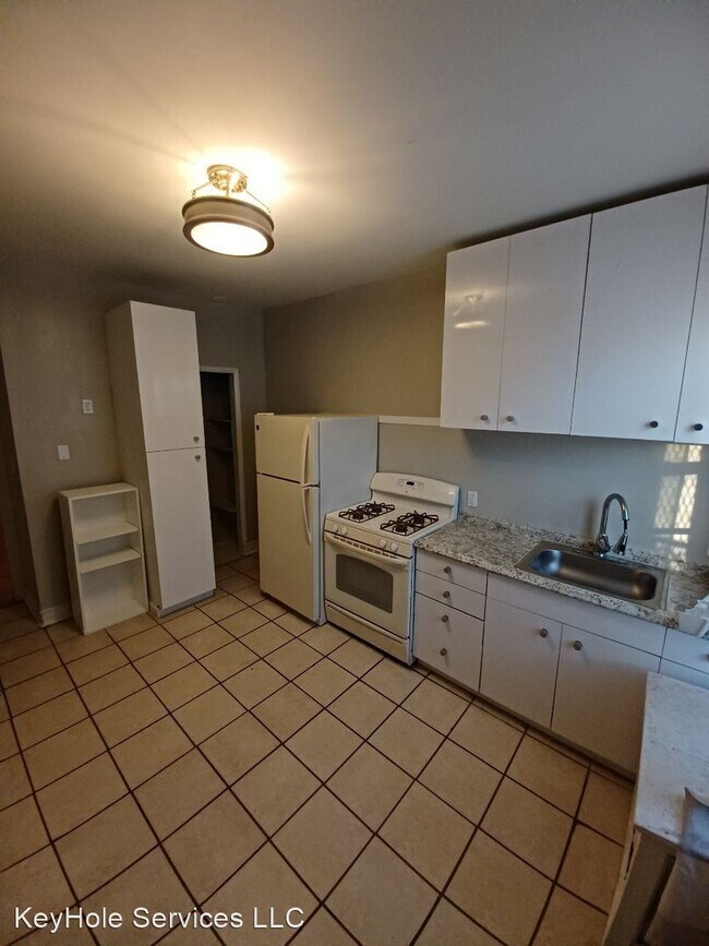 Building Photo - 2325 W Lexington St