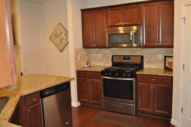 Building Photo - 5040 Breezewood Cir