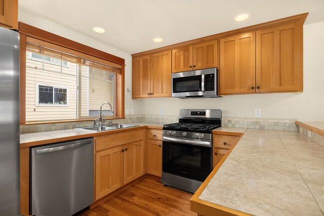 Building Photo - 908 N 95th St