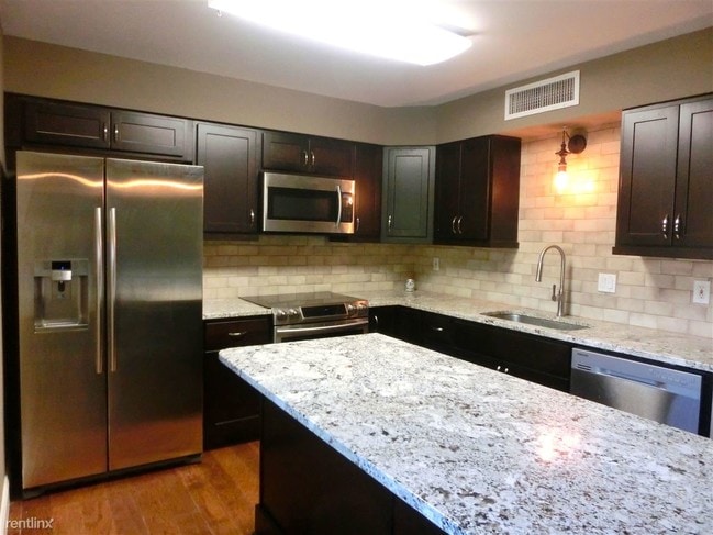Primary Photo - 2 br, 2 bath Townhome - 1940 Cherokee Bluf...